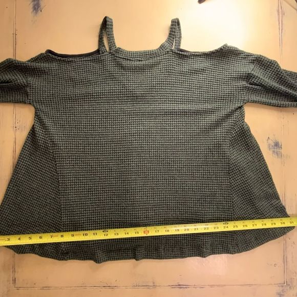 Vintage Havana Cold Shoulder Sweater - Picture 5 of 6